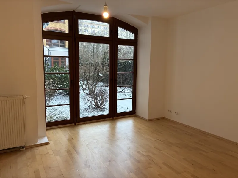 großzügige lichtdurchflutete und ruhige 4 Zimmer EG Wohnung Nahe Strausberger Platz — photo 1